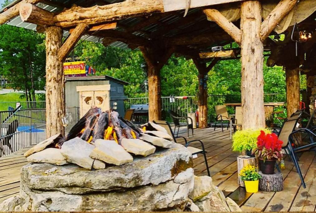 Stonegate Lodge King Bed Wifi 50In Roku Tv Salt Water Pool Room #102 Eureka Springs Exterior foto